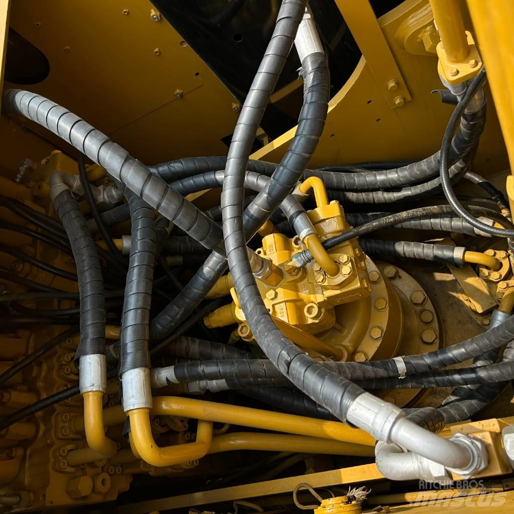CAT 323D2L Lánctalpas kotrók