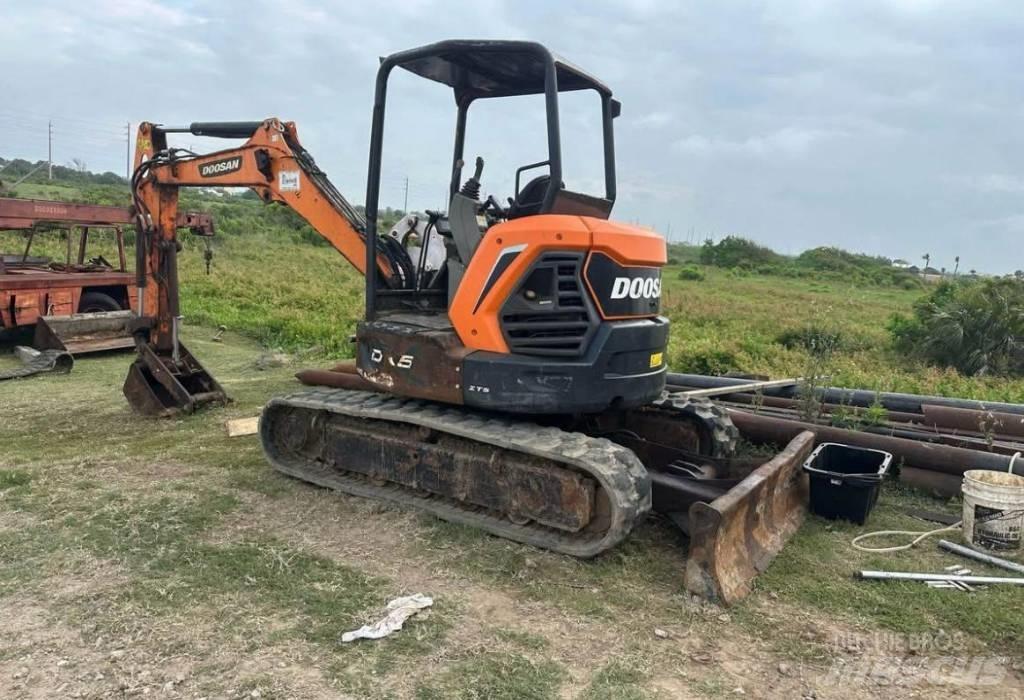 Doosan DX50 Lánctalpas kotrók