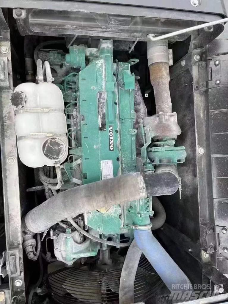 Volvo EC 240 Lánctalpas kotrók