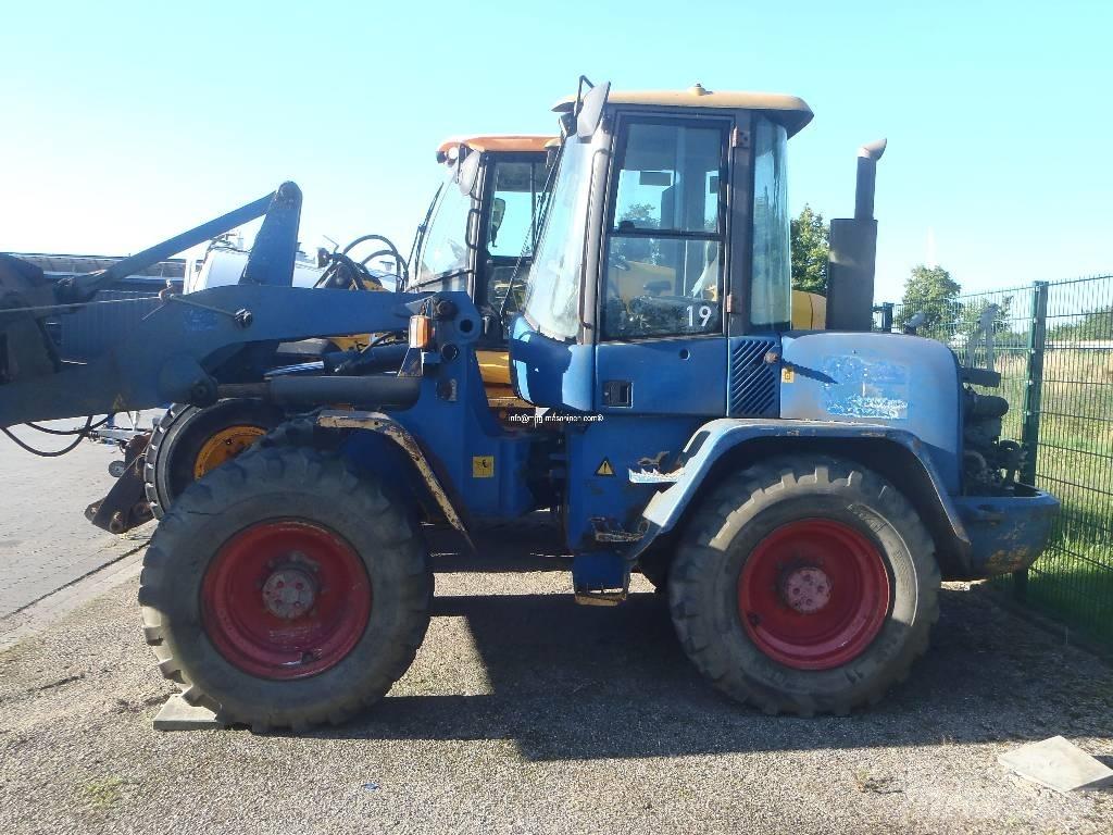 Volvo BM L45 defekt Gumikerekes homlokrakodók