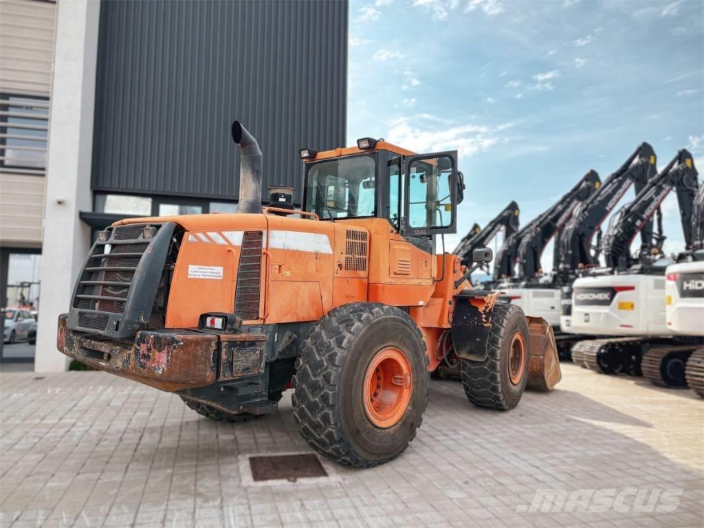 Doosan DL 300 Gumikerekes homlokrakodók