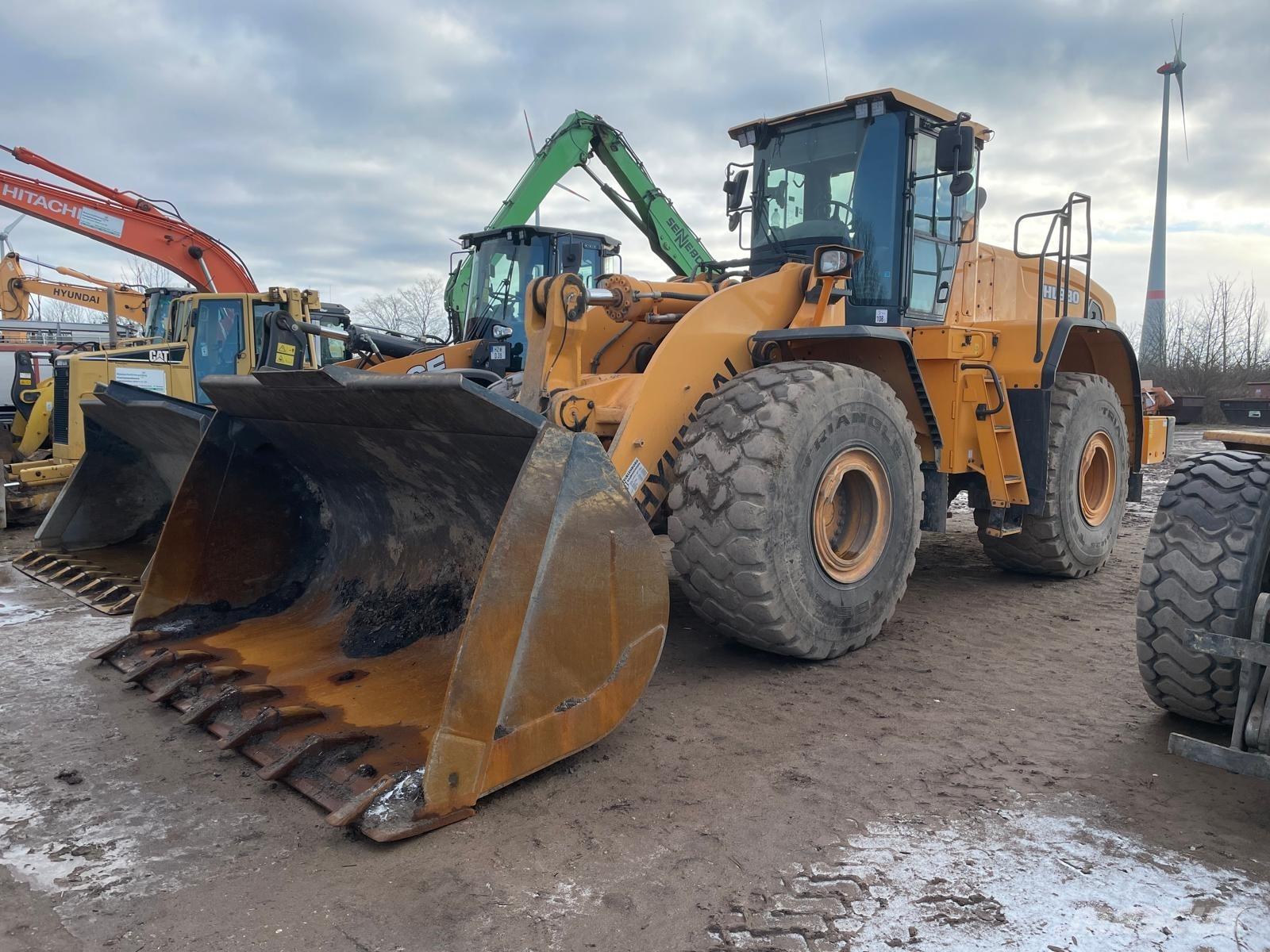 Hyundai HL 980 Gumikerekes homlokrakodók