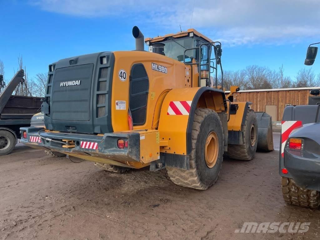 Hyundai HL 980 Gumikerekes homlokrakodók