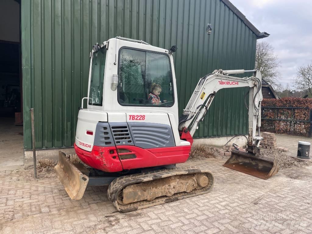 Takeuchi TB 228 Mini kotrók < 7t