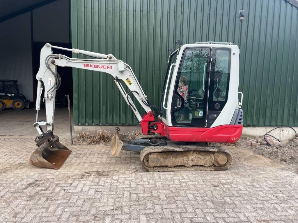 Takeuchi TB 228 Mini kotrók < 7t