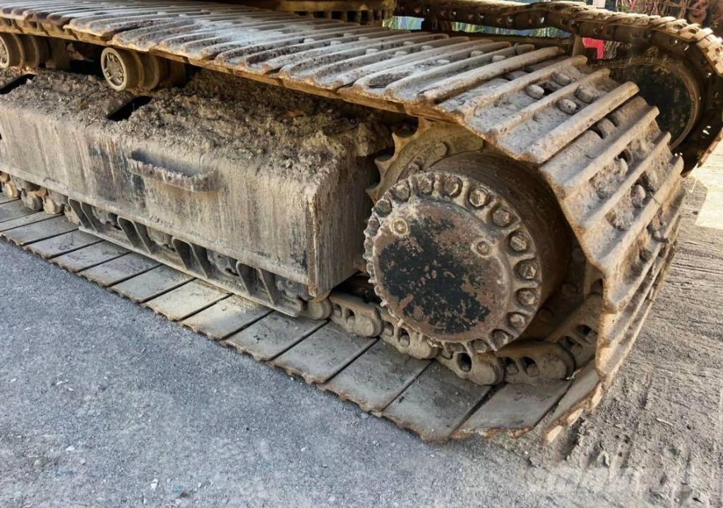 CAT 330 D L Lánctalpas kotrók