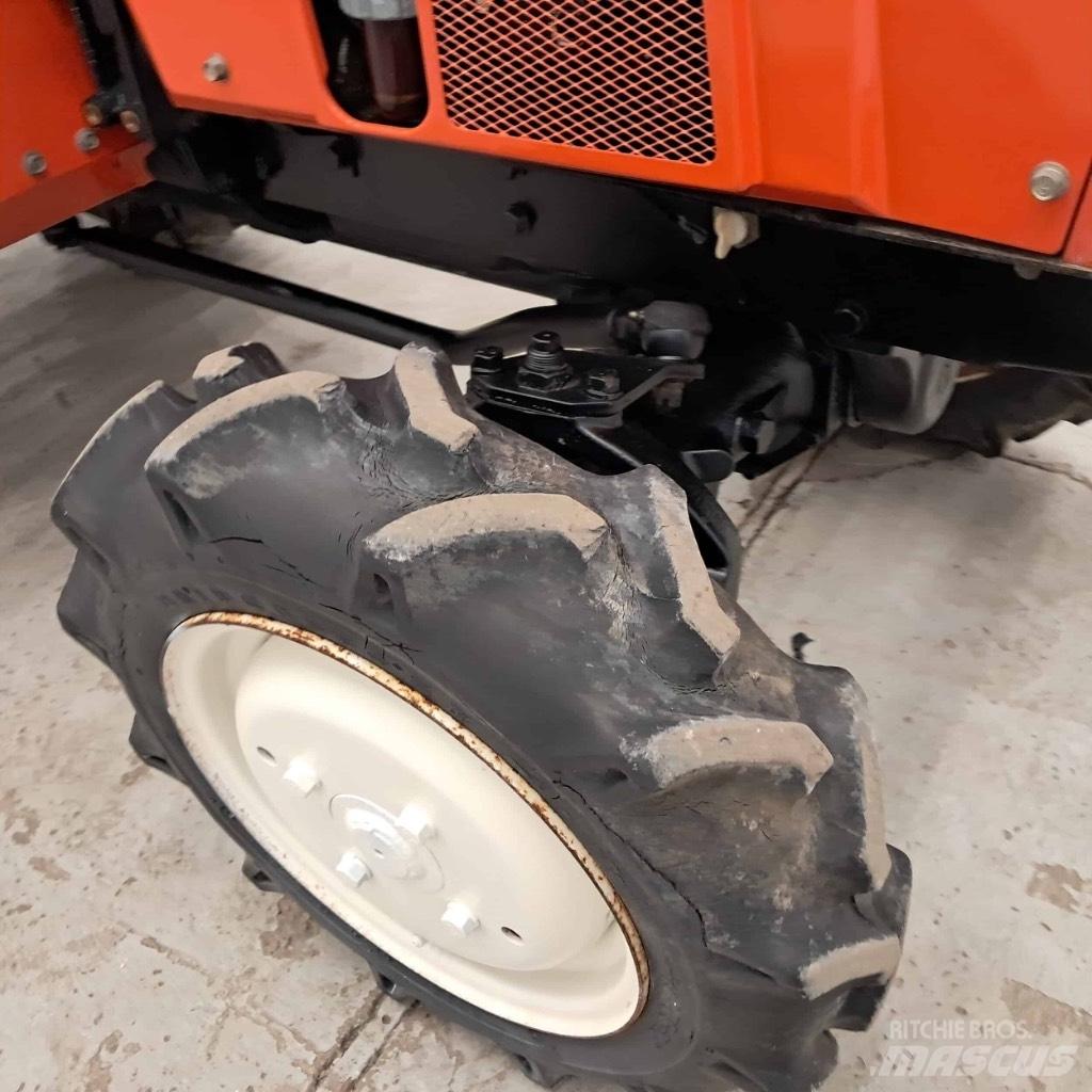 Hinomoto C 144 Traktorok