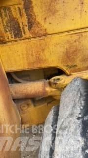 CAT  950C Gumikerekes homlokrakodók