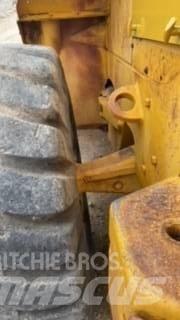CAT  950C Gumikerekes homlokrakodók
