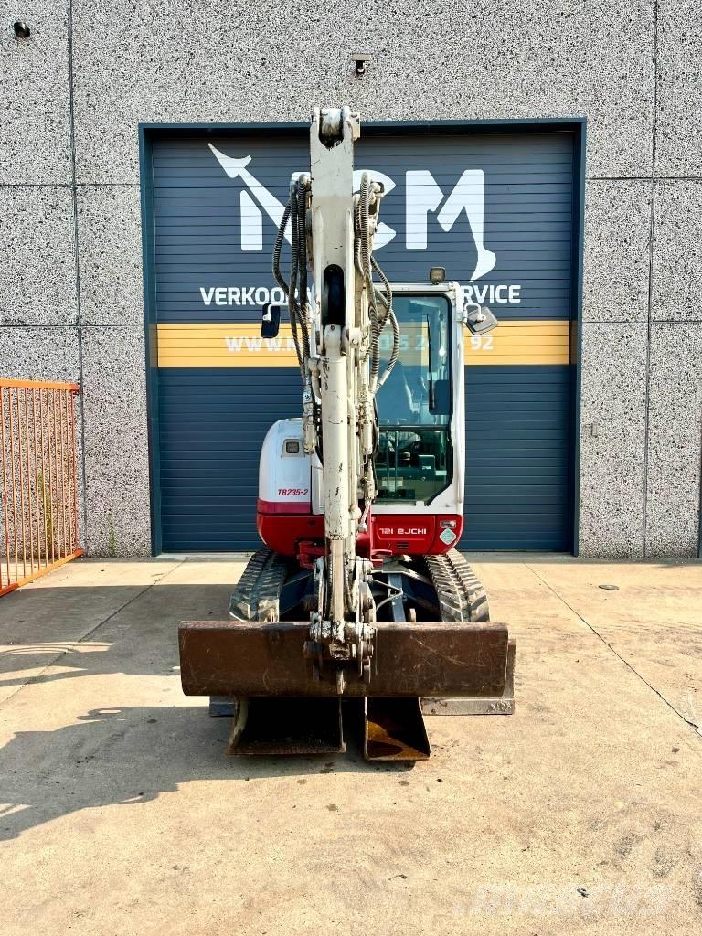 Takeuchi TB 235 Mini kotrók < 7t