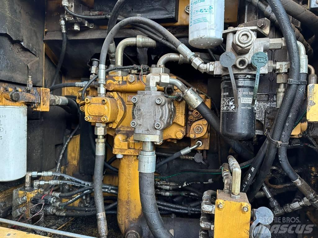 CAT 325DL Lánctalpas kotrók