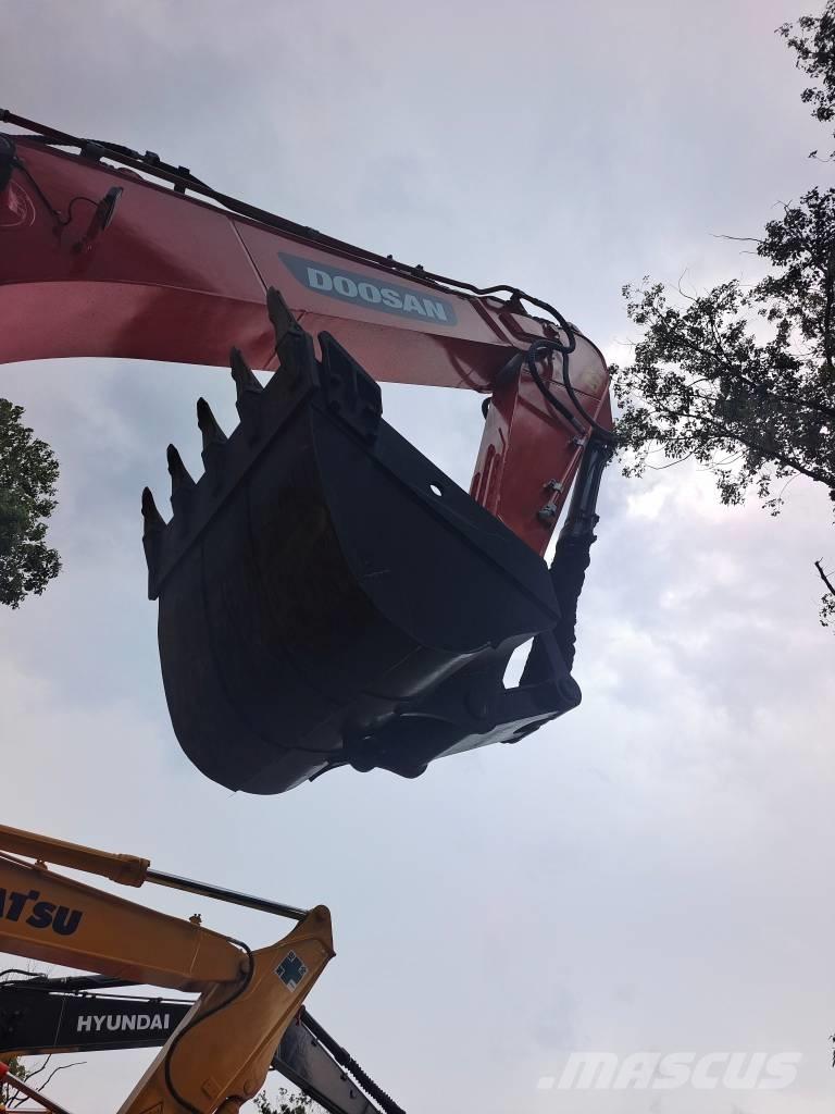 Doosan DX 225 LCA Lánctalpas kotrók