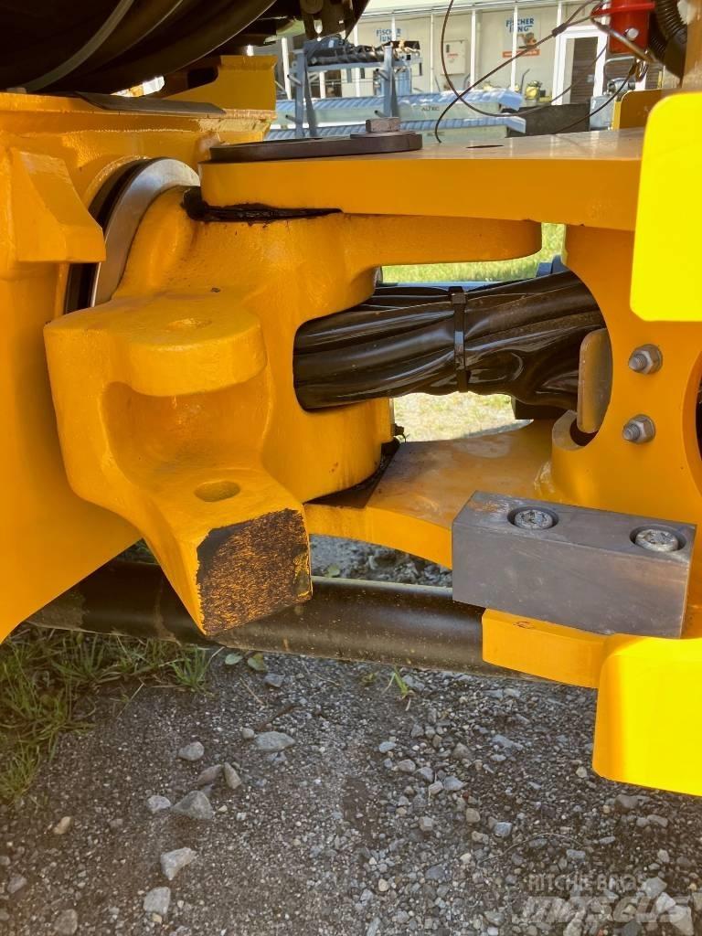 JCB TM 220 Gumikerekes homlokrakodók