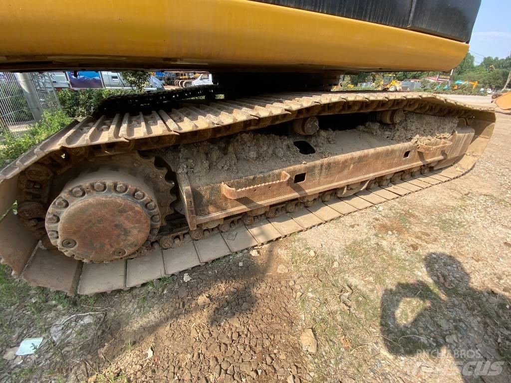CAT 324D Lánctalpas kotrók