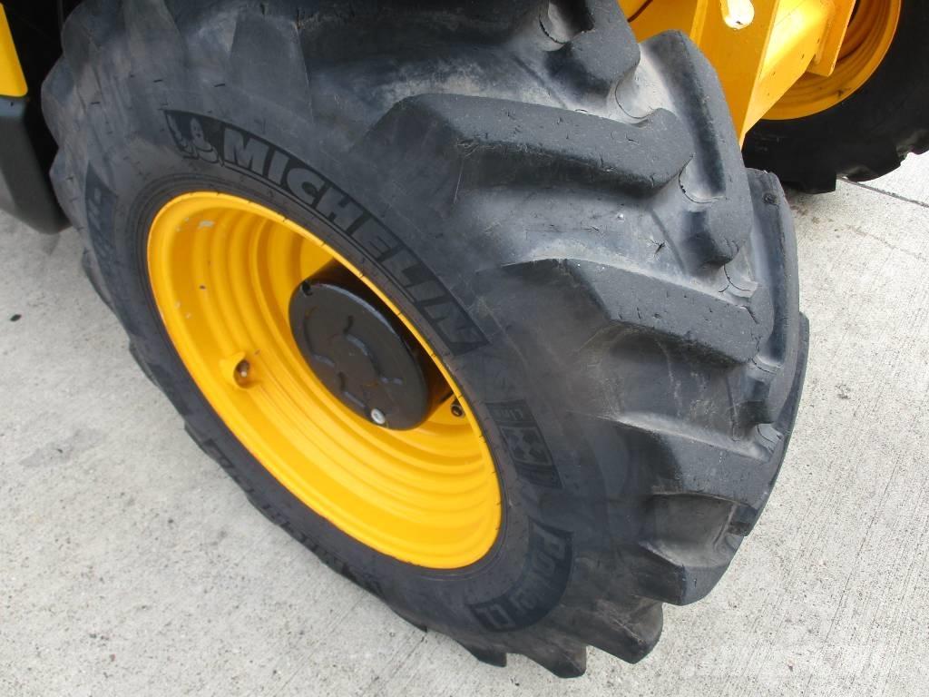 JCB 535-95 (599) Teleszkópos rakodók