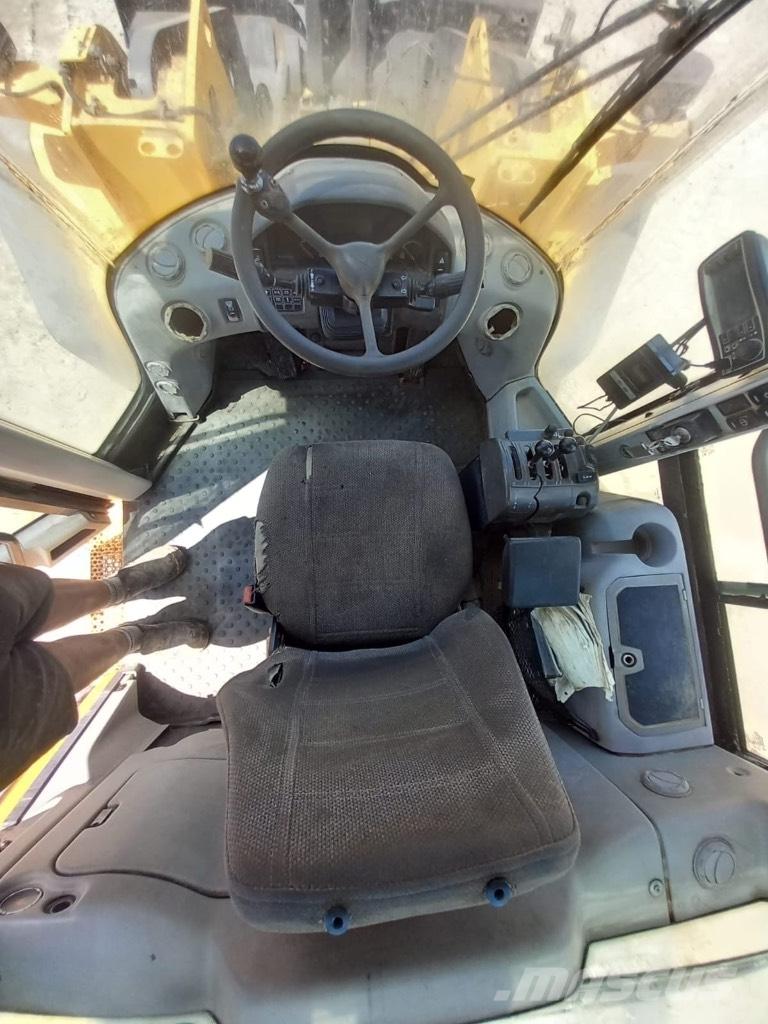 Volvo L 120 F Gumikerekes homlokrakodók