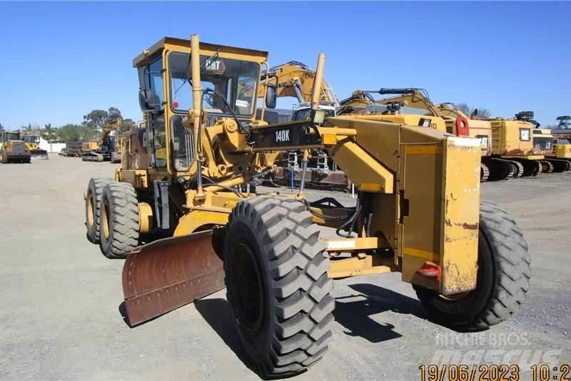 CAT 140K Gréderek