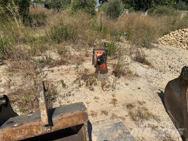 Mecalac 12 MTX Gumikerekes kotrók