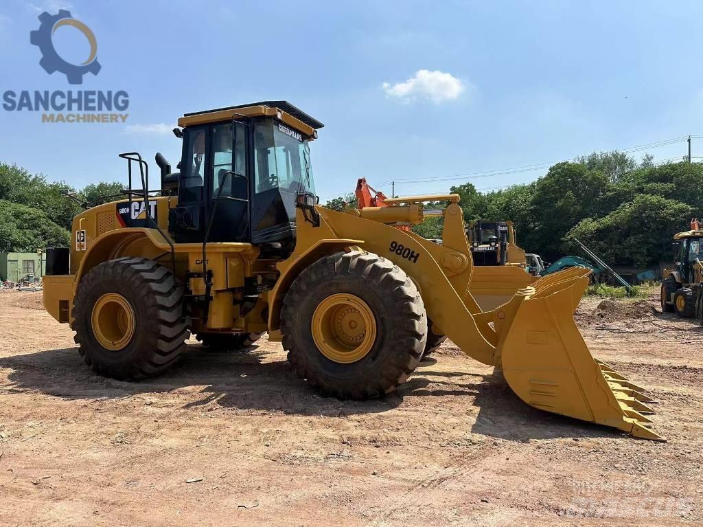CAT 980 H Gumikerekes homlokrakodók