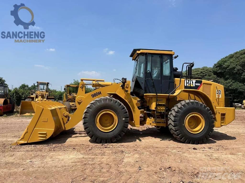 CAT 980 H Gumikerekes homlokrakodók