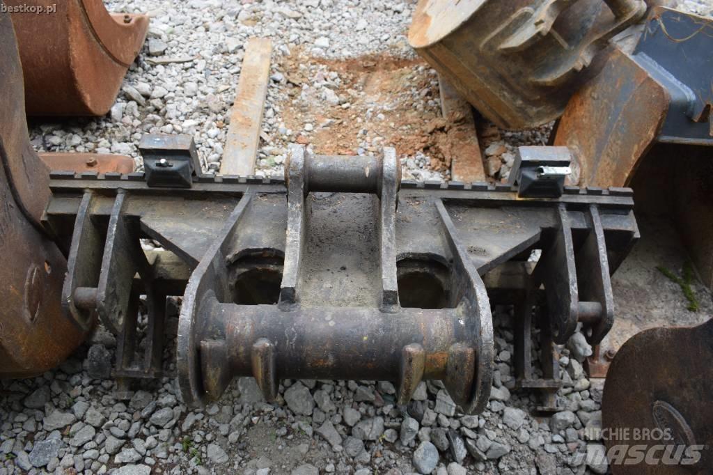 Komatsu PW118MR-11 Gumikerekes kotrók