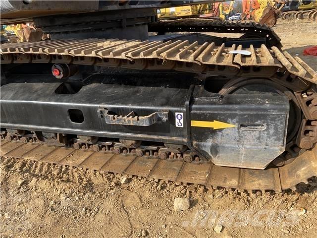 Hitachi ZX210 Lánctalpas kotrók