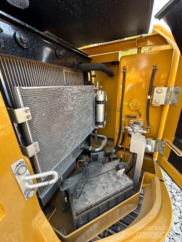 CAT 308 E Lánctalpas kotrók