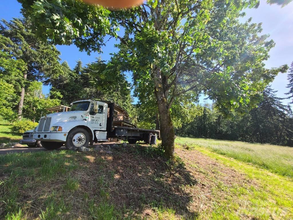 Kenworth T 300 Platós / Ponyvás teherautók