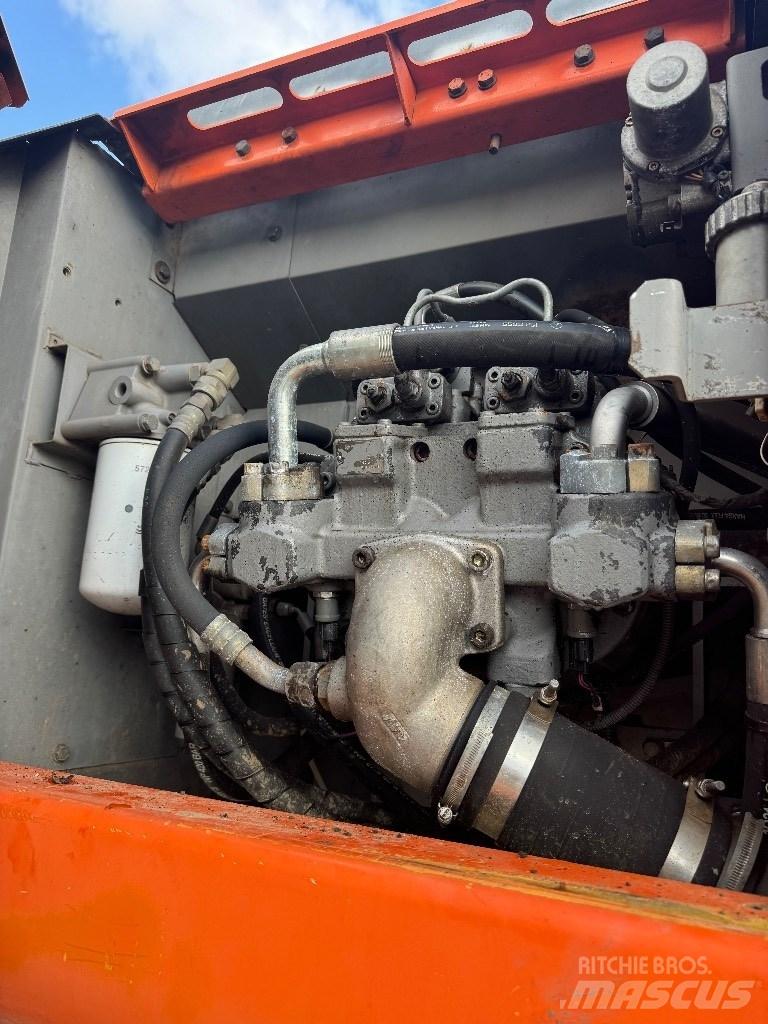 Hitachi ZX 210 Lánctalpas kotrók