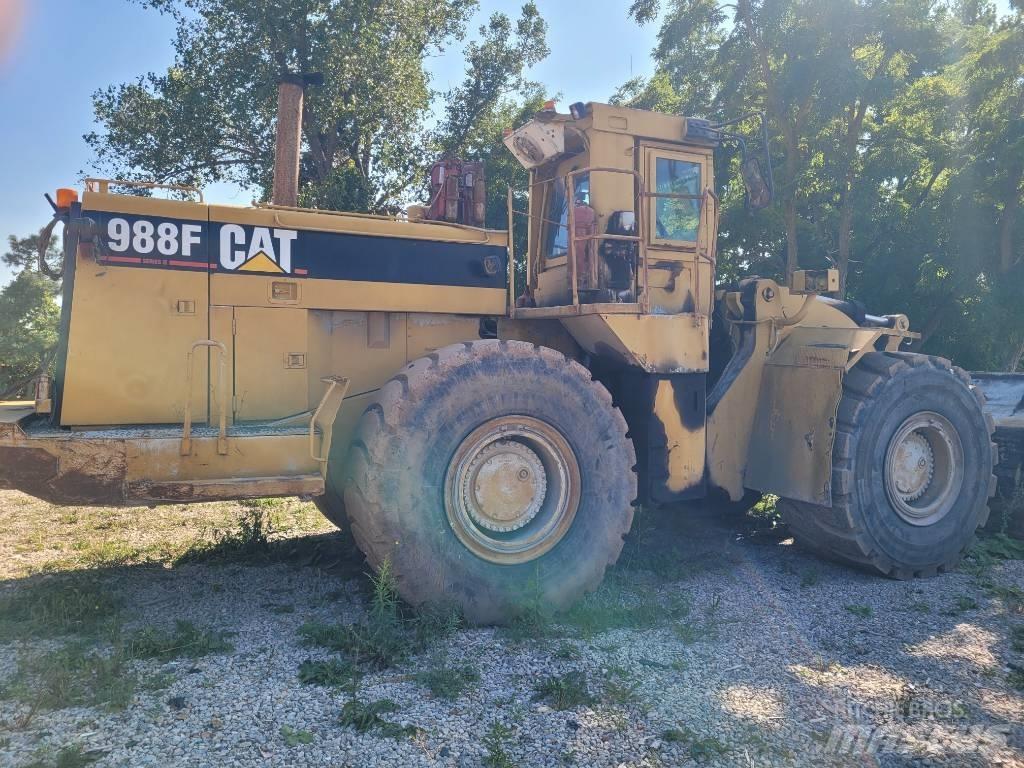 CAT 988 F Gumikerekes homlokrakodók