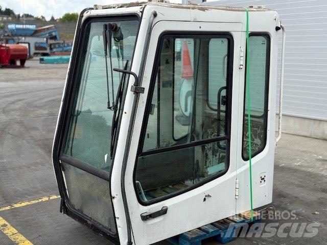 Liebherr CAB SERIE B Vezetőfülke és belső tartozékok