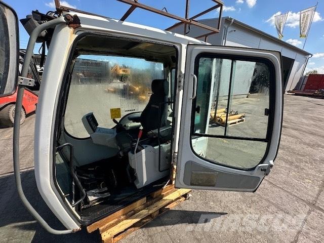 Liebherr R 914 C CAB Vezetőfülke és belső tartozékok