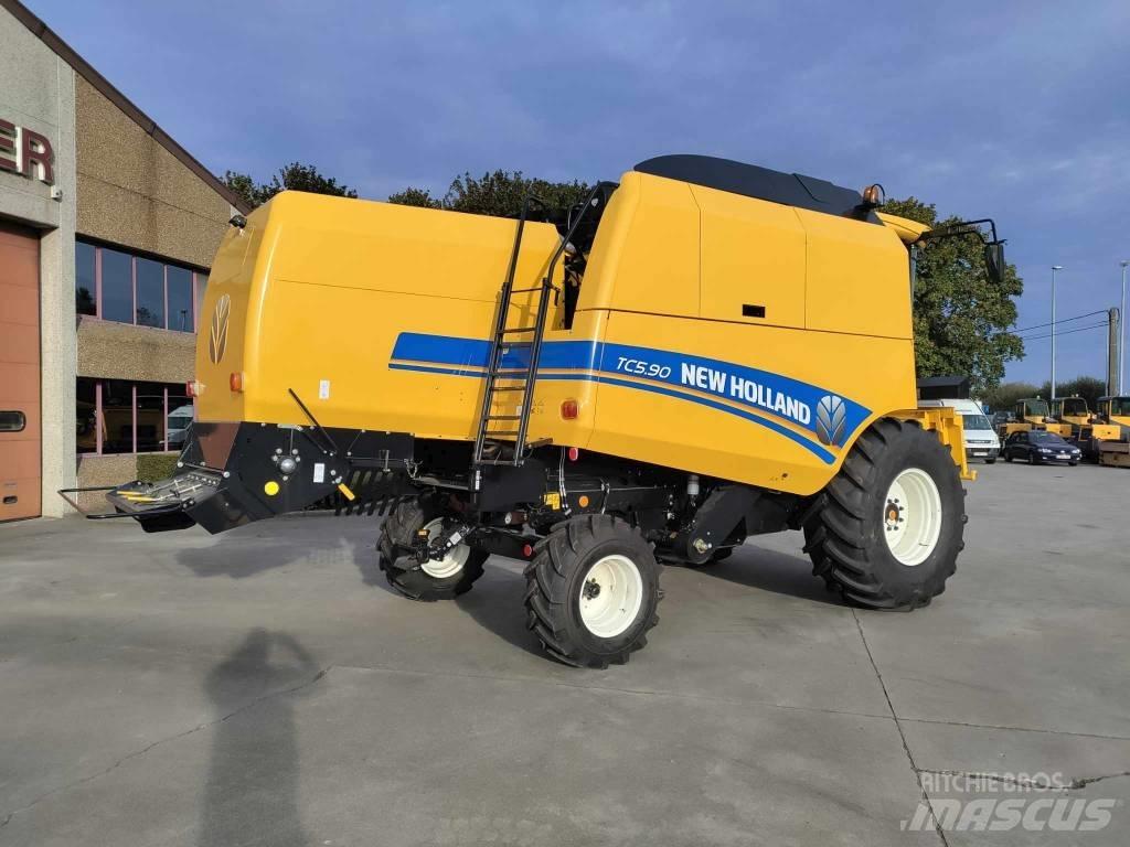 New Holland TC 5.90 Kombájnok