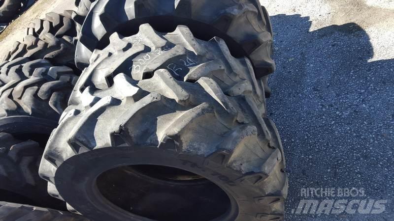  Pneus 300/70R20 Gumiabroncsok, kerekek és felnik