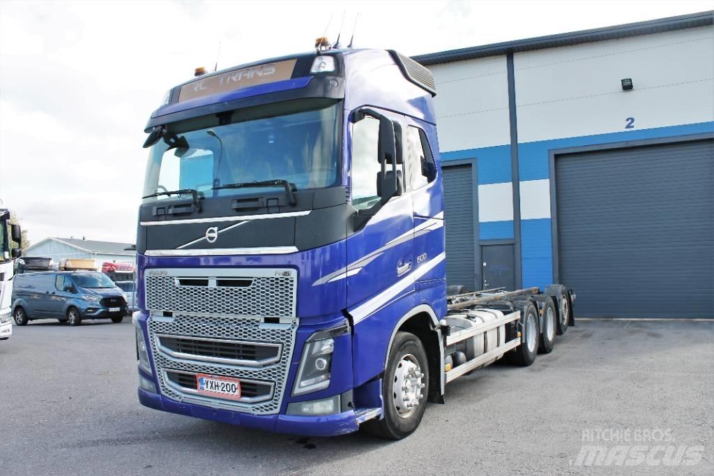 Volvo FH16 600  8x4*4 Fülkés alváz