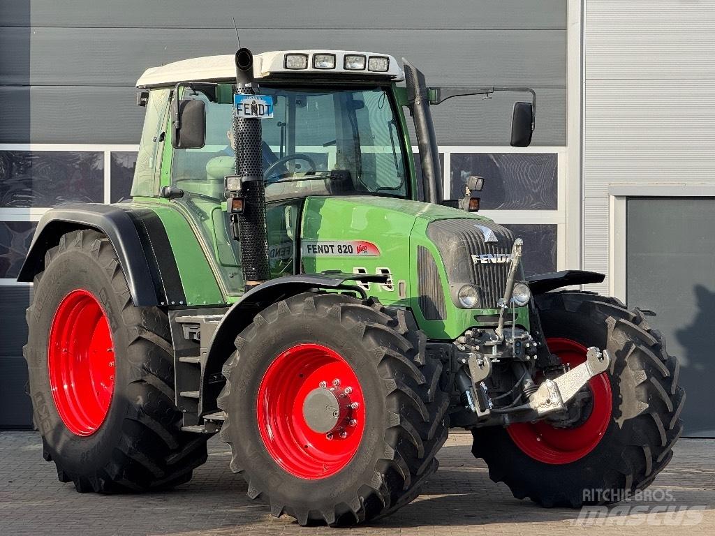Fendt 820 Vario TMS Traktorok