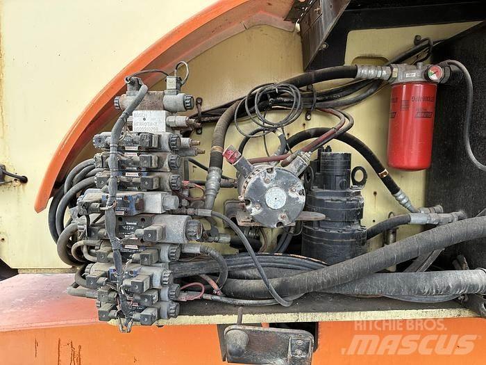 JLG 800AJ Karos emelők