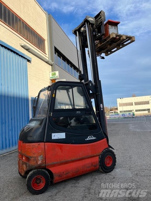 Linde E 25 Elektromos targoncák