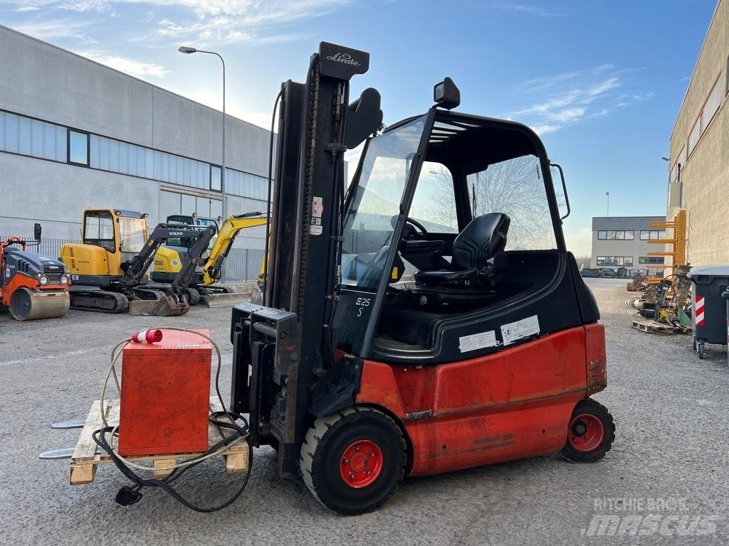 Linde E 25 Elektromos targoncák