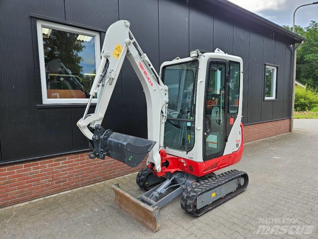 Takeuchi TB 216 Mini kotrók < 7t