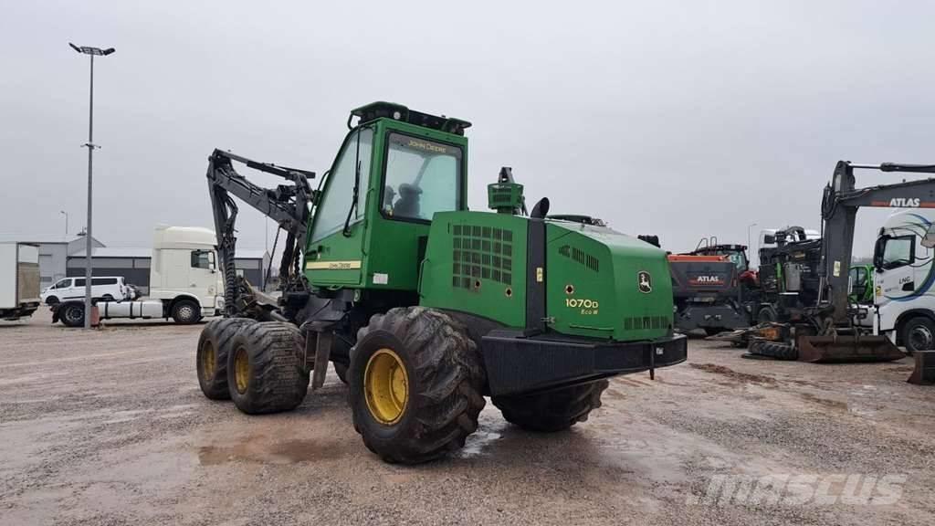 John Deere 1070 D Betakarítók