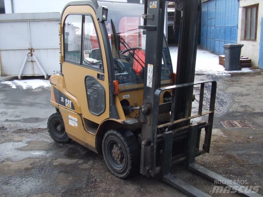 CAT lift truck DP25N Dízel targoncák