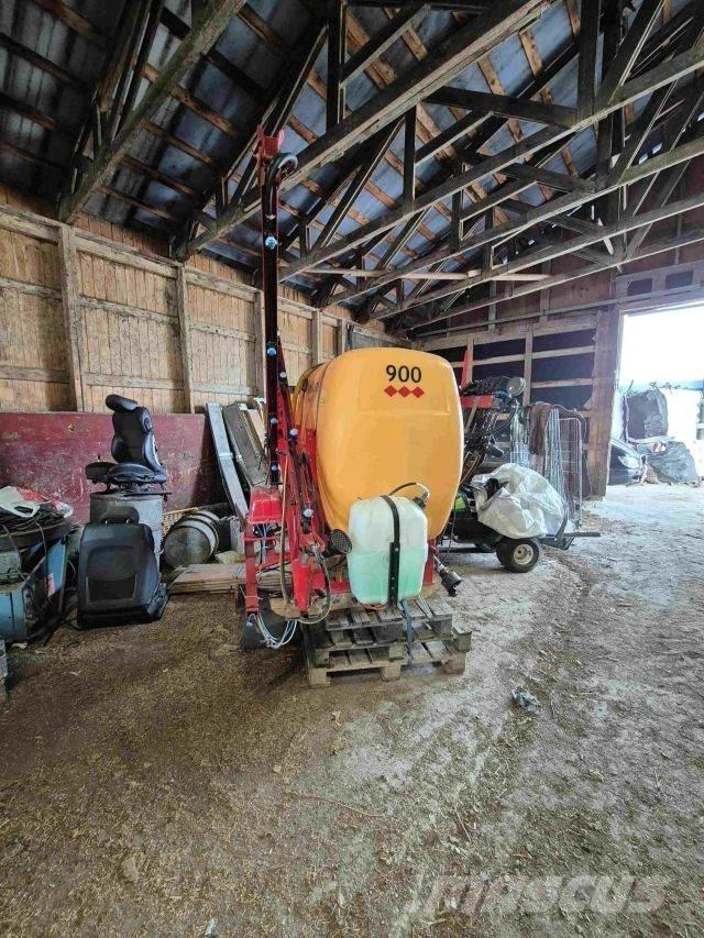 Junkkari 900L Vontatott trágyaszórók