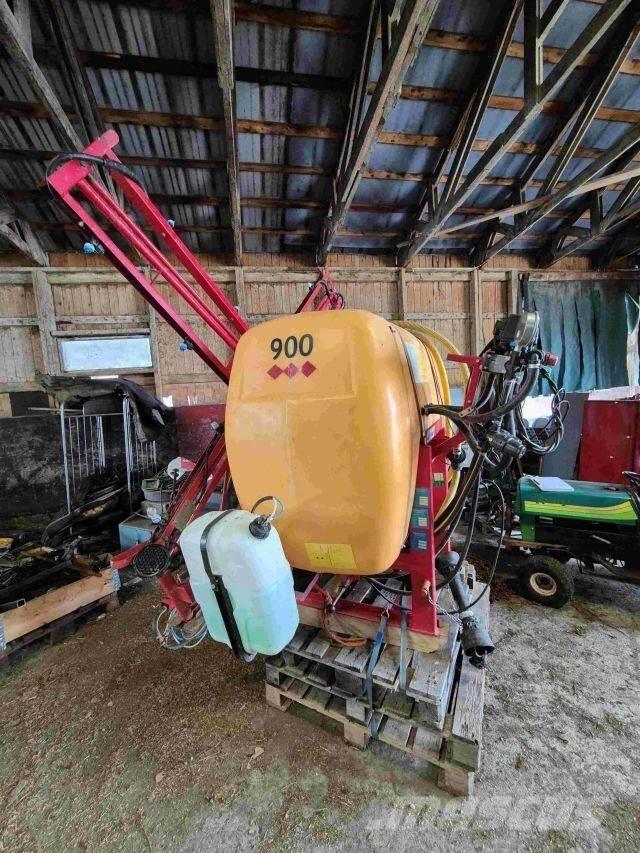 Junkkari 900L Vontatott trágyaszórók