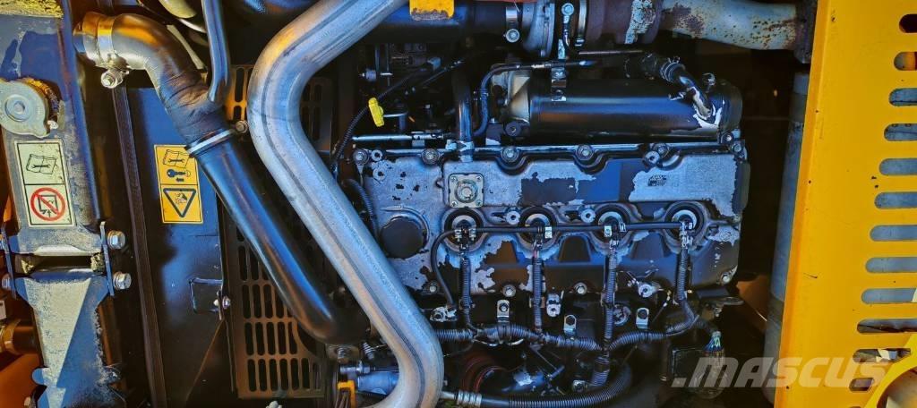 JCB JS 145 W Gumikerekes kotrók