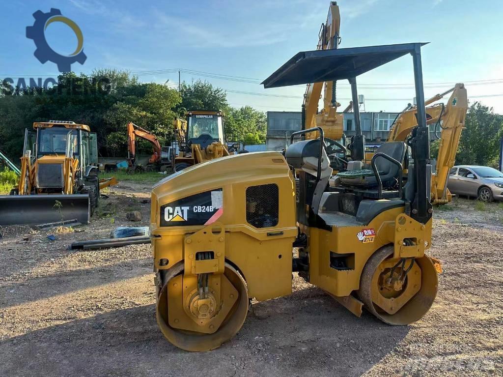 CAT CB24B Ikerdobos hengerek
