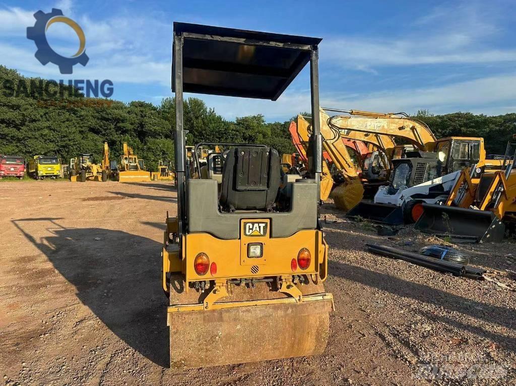 CAT CB24B Ikerdobos hengerek