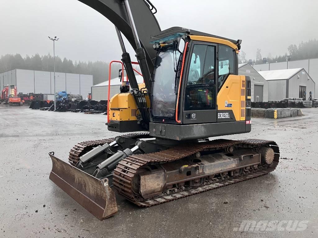 Volvo ECR235EL Blade Lánctalpas kotrók