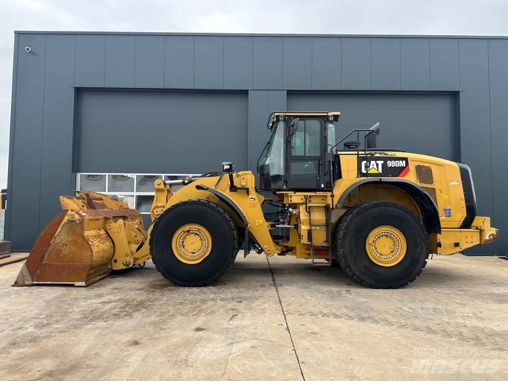 CAT 980 M Gumikerekes homlokrakodók