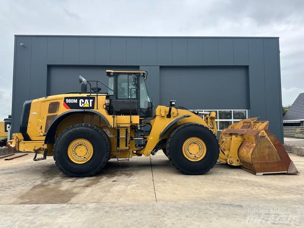 CAT 980 M Gumikerekes homlokrakodók